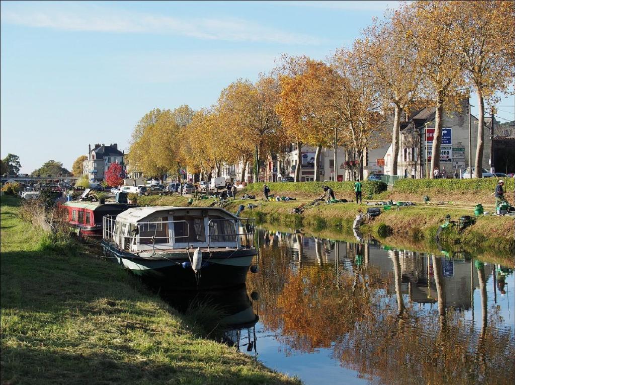 Spacieux T3 Lumineux Dans Quartier Historique Avec Wifi Redon Luaran gambar